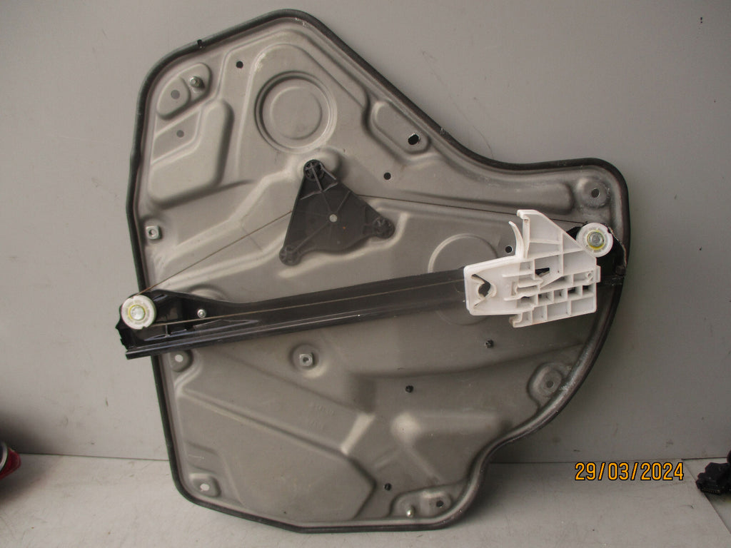 2010 SKODA OCTAVIA NSR WINDOW REGULATOR MOTOR 5K0959704A 1Z0839656F