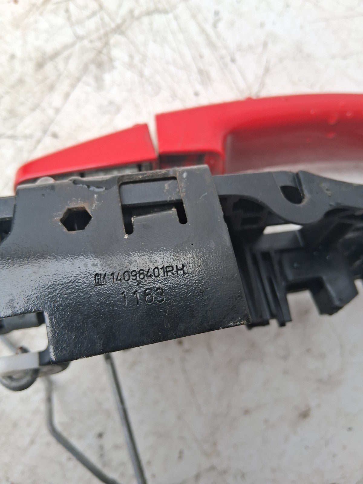 ASTRA J 2013 RED OSF FRONT OFF RIGHT DRIVER SIDE DOOR HANDLE AND LOCK 14096401RH