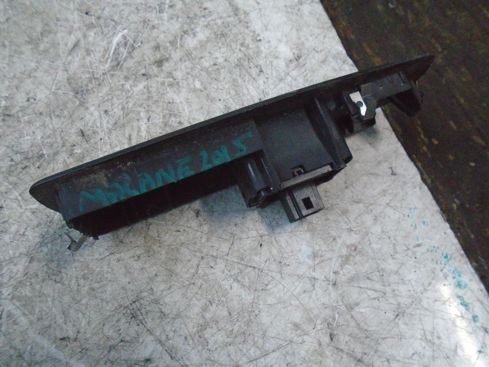 RENAULT MEGANE MK3 2015 NSF PASSENGER SIDE FRONT WINDOW SWITCH 809600004R