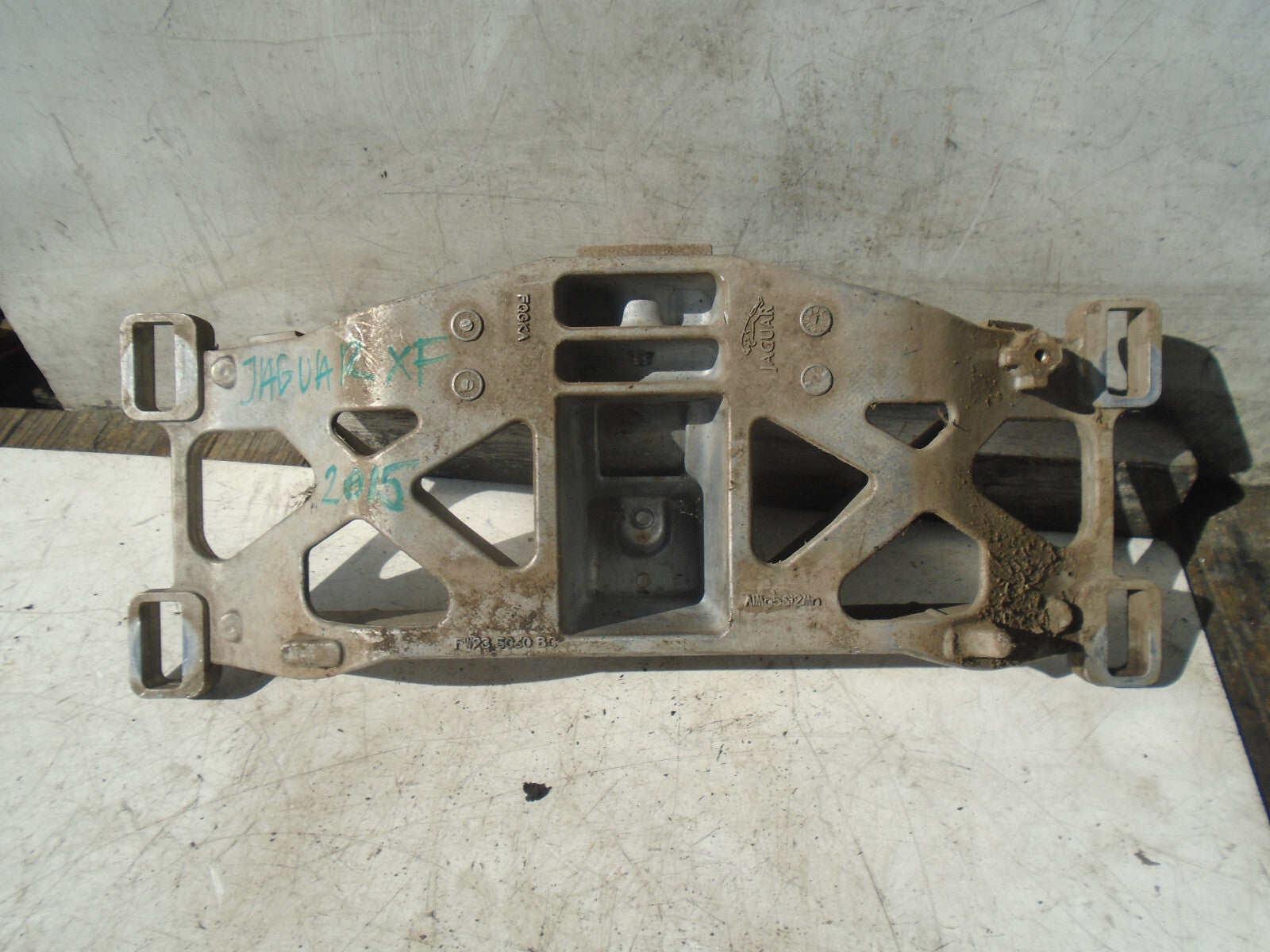 JAGUAR XF 2015 2.2 AUTOMATIC DIESEL GEARBOX MOUNT FW936A026CC