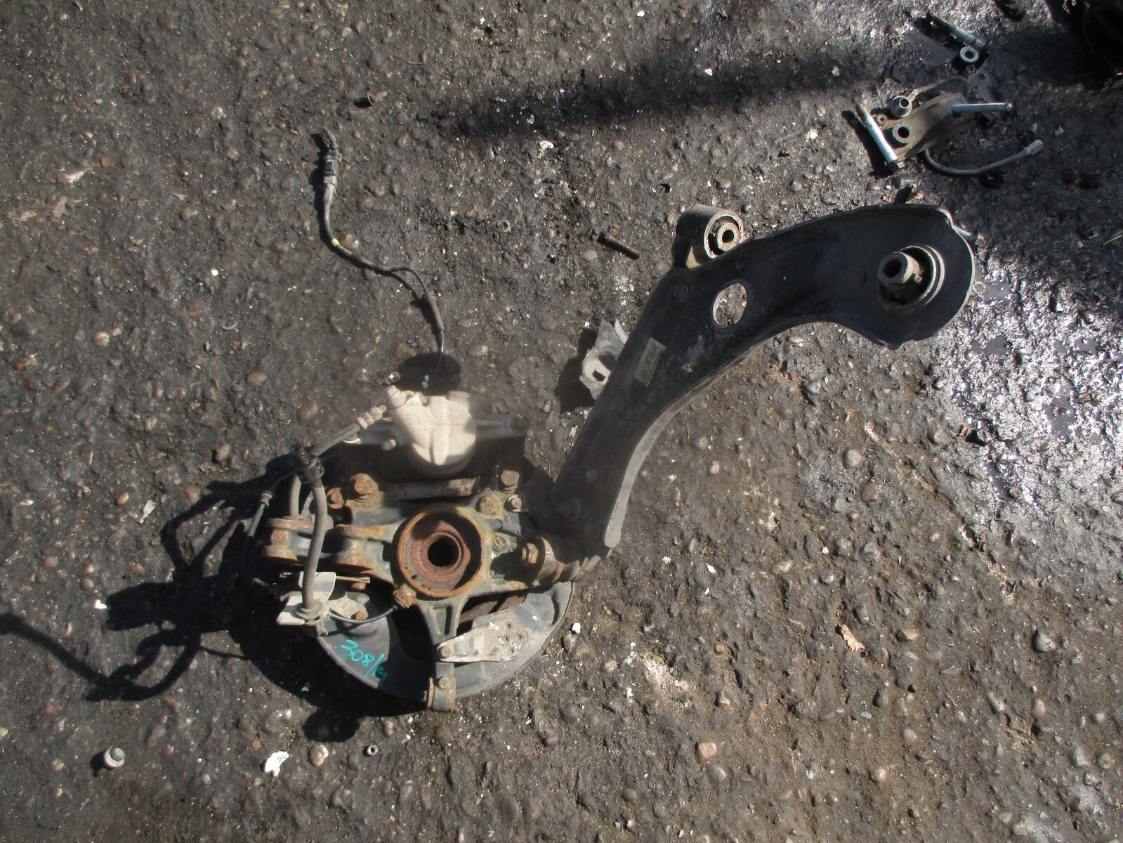 2014 PEUGEOT 308 MK2 1.6 DIESEL NSF PASSENGER FRONT WHEEL HUB CALIPER WISHBONE