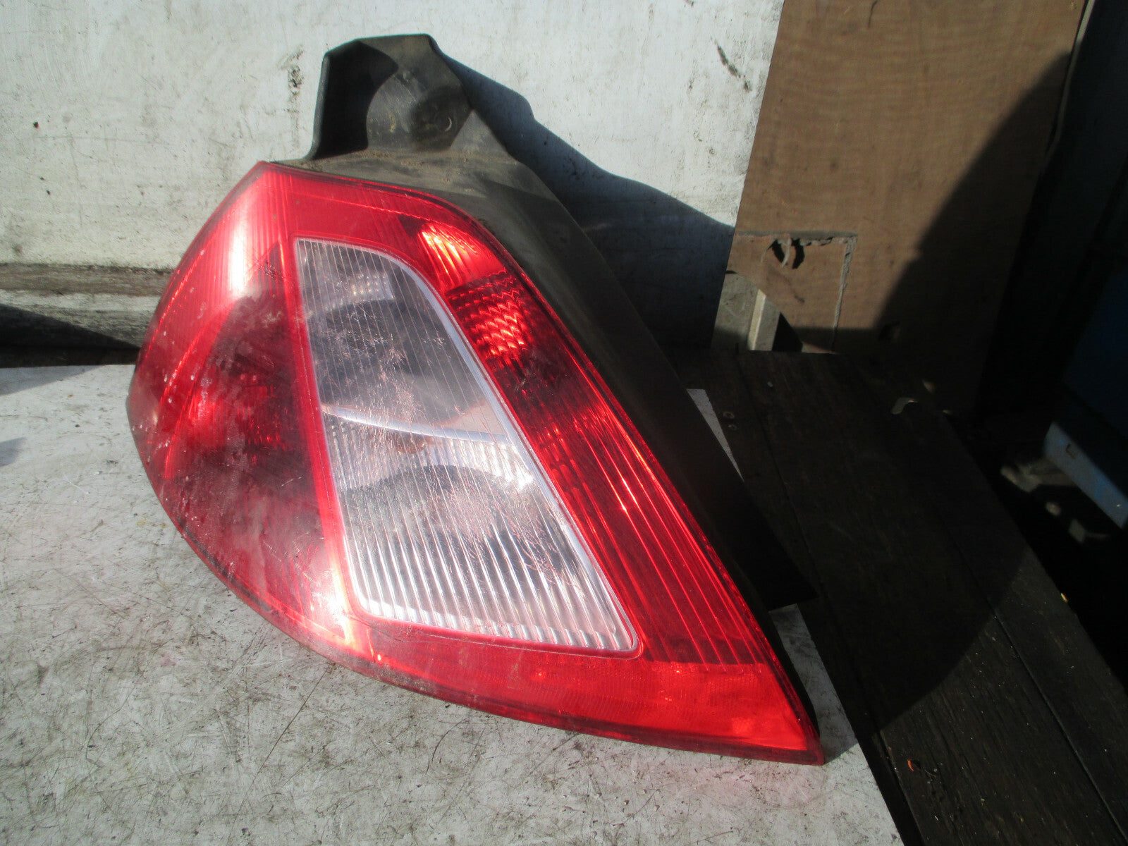 RENAULT MEGANE MK2 2005 NSR PASSENGER REAR TAIL LIGHT 8200073236