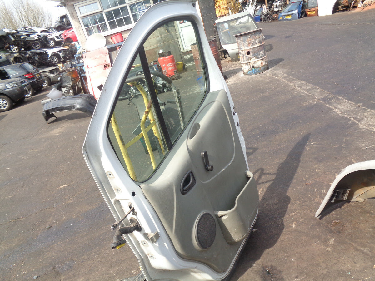 VAUXHALL VIVARO MK1 2007 OS DRIVER SIDE FRONT COMPLETE DOOR WHITE