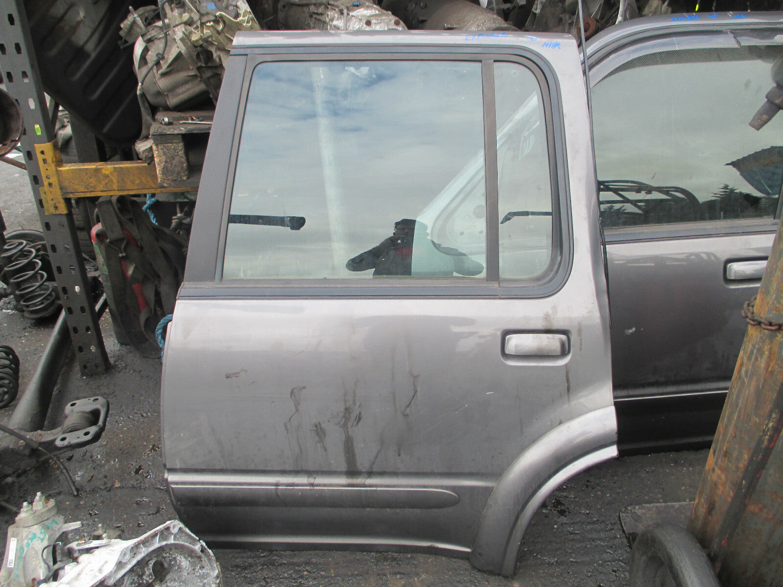 FORD EXPLORER 2000 NSR PASSENGER SIDE REAR COMPLETE DOOR PLATINUM METALLIC