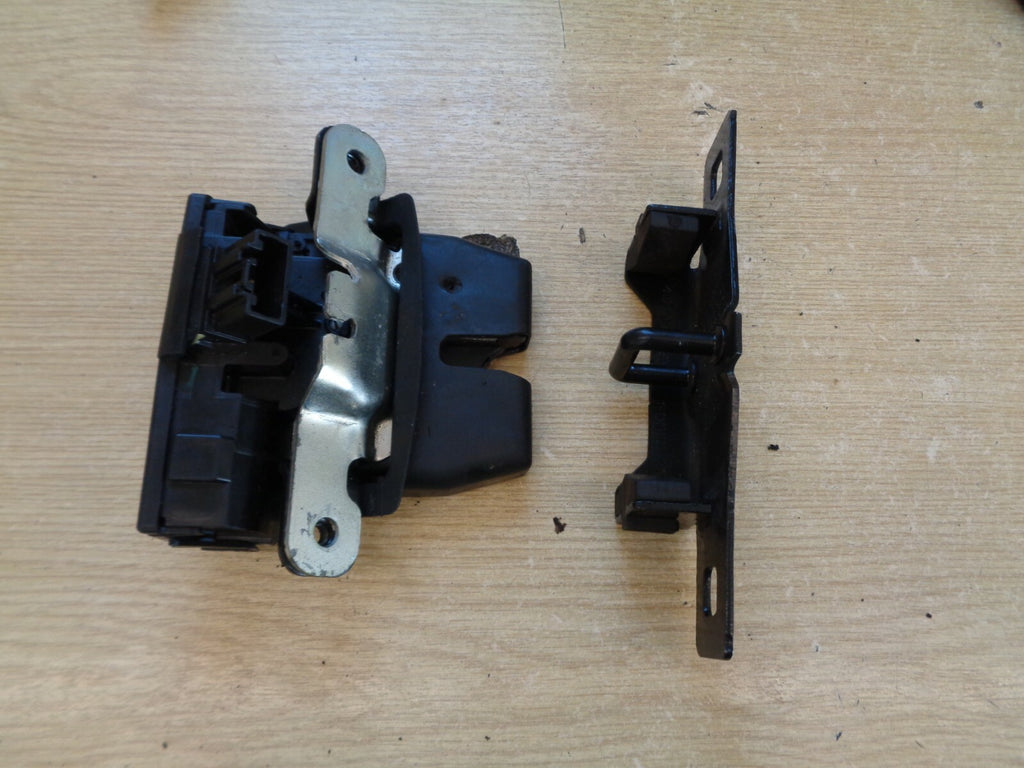 FORD FIESTA MK7 2015 BOOT TAILGATE LOCK MECH MECHANISM HOOK PLATE 8A61-A404B12-A
