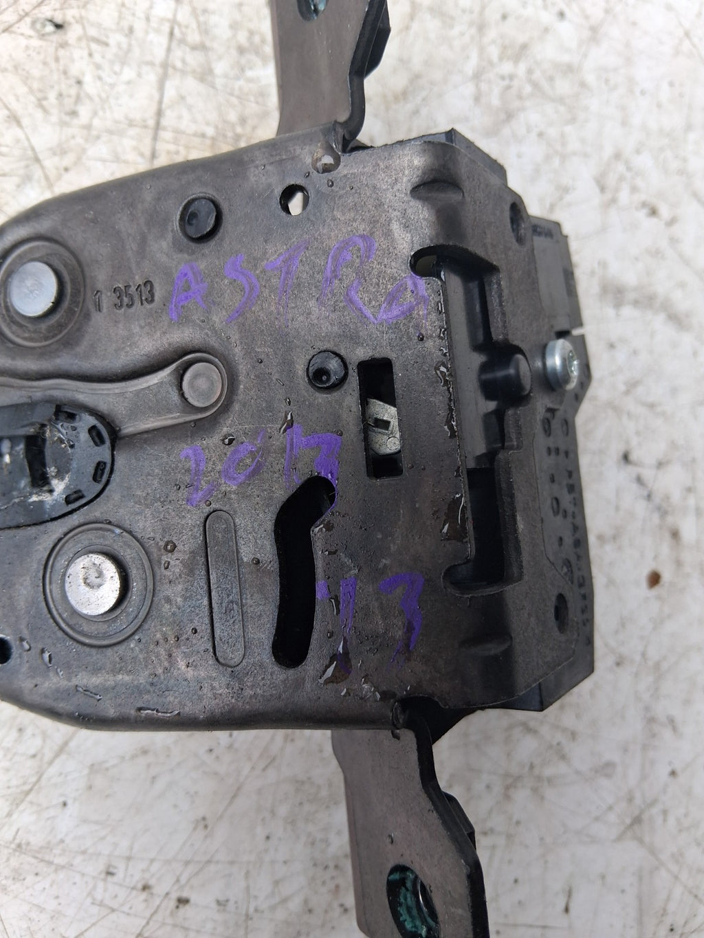 2013 VAUXHALL ASTRA J REAR BOOT TAILGATE LOCK MECHANISM 13587646