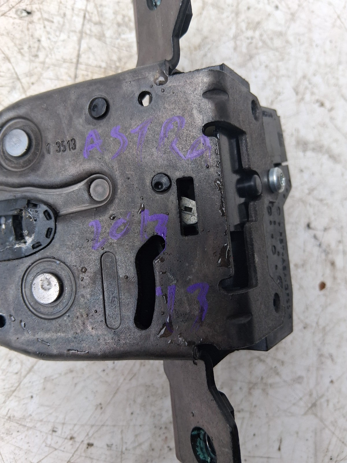 2013 VAUXHALL ASTRA J REAR BOOT TAILGATE LOCK MECHANISM 13587646