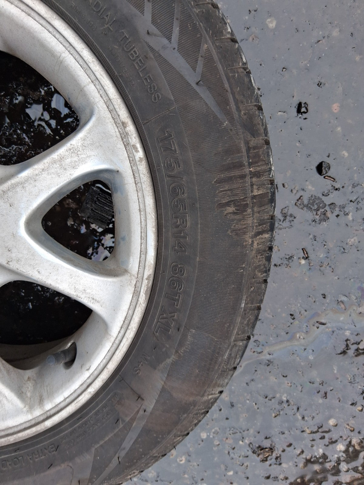 2004 TOYOTA YARIS MK1 14 INCH ALLOY WHEEL WITH TYRE 175/65R14