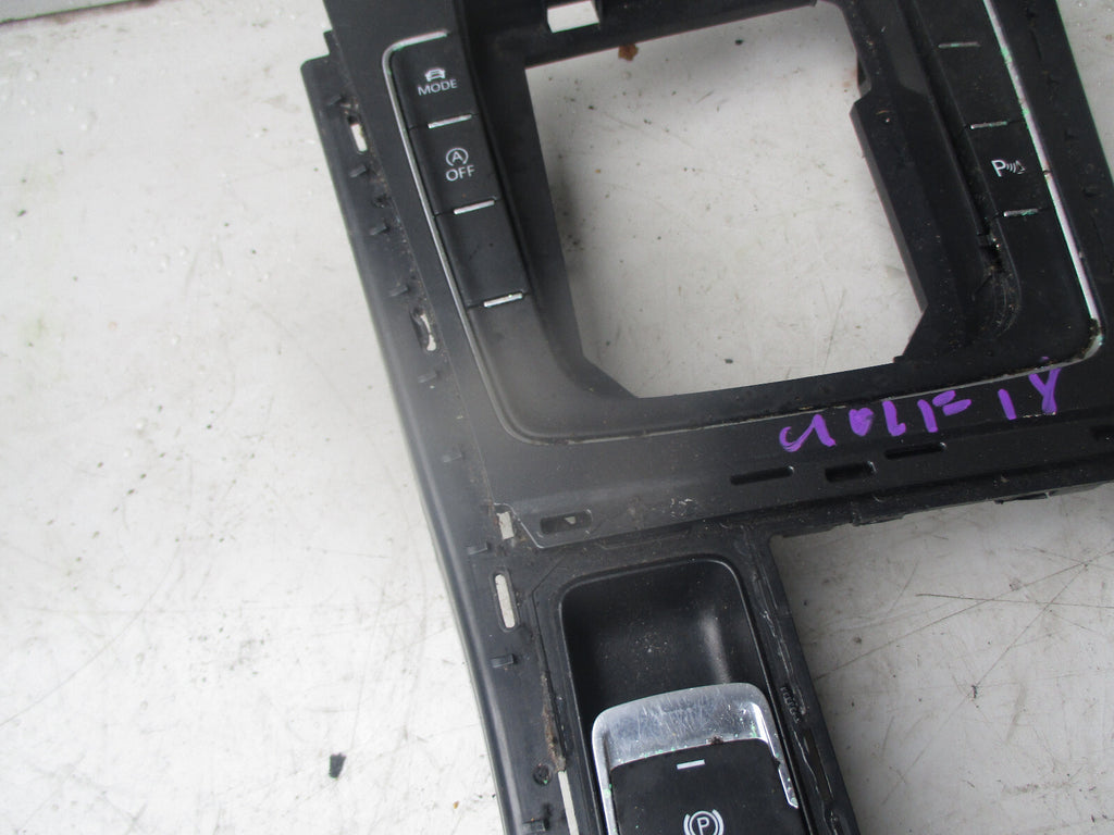 VW GOLF MK7 2018 CENTRE CONSOLE HANDBRAKE PARKING SWITCH & SURRONDING TRIM