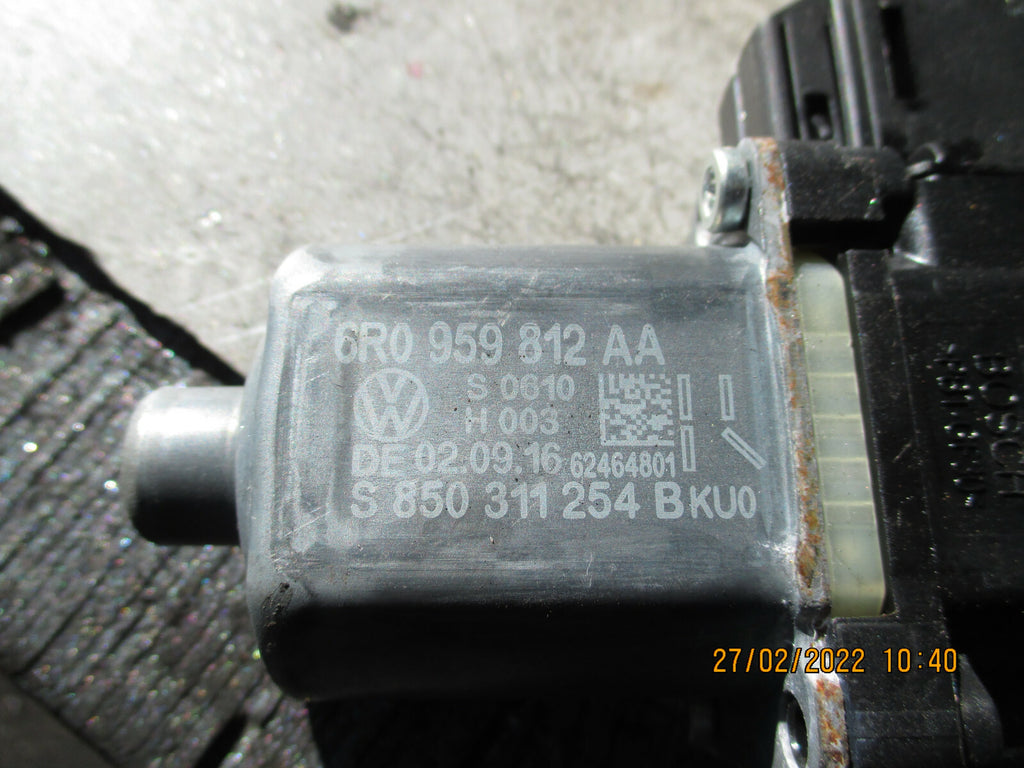 VOLKSWAGEN POLO 2017 MK6 OSR REAR DRIVER SIDE WINDOW REGULATOR MOTOR 6R0959812