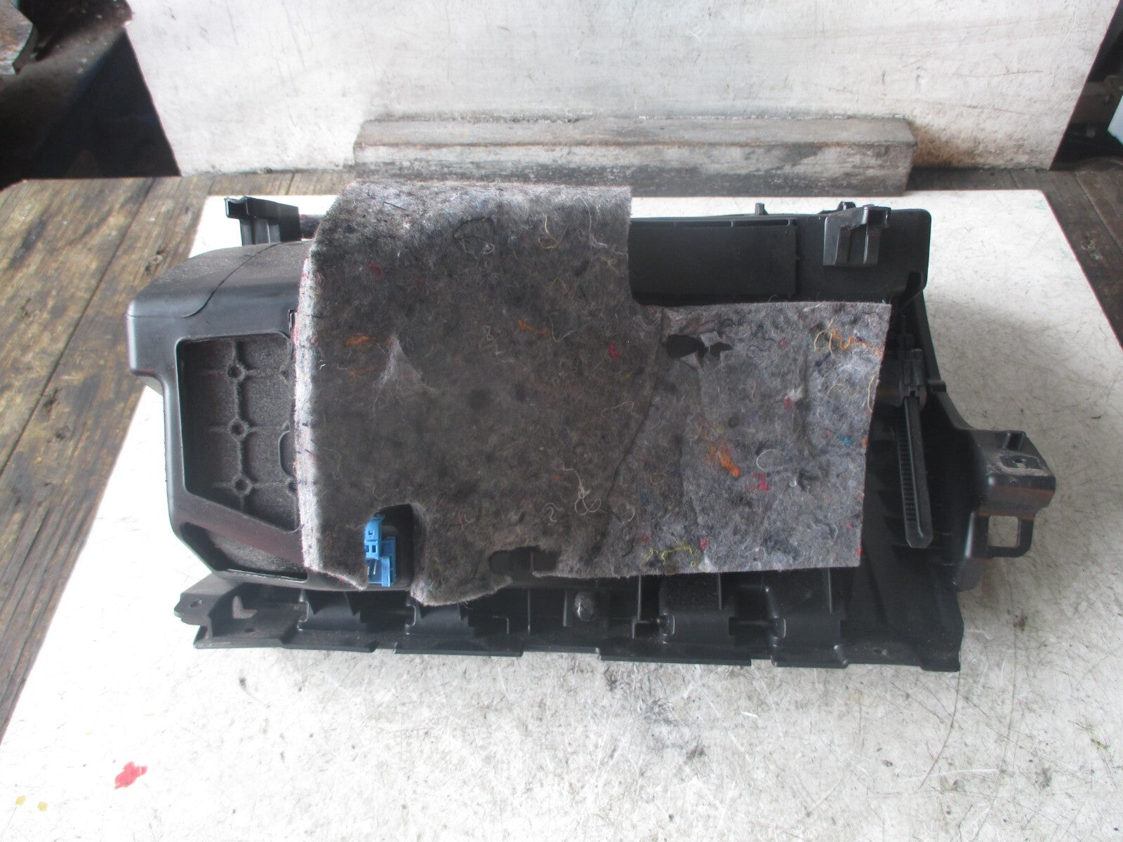 MERCEDES A CLASS W176 2018 GOLVE BOX T0504549