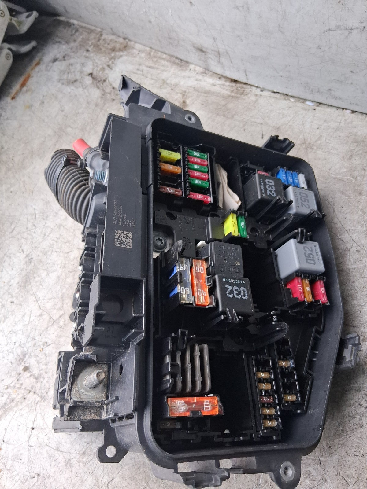 2021 MERCEDES A CLASS DIESEL FUSE BOX A1775404407