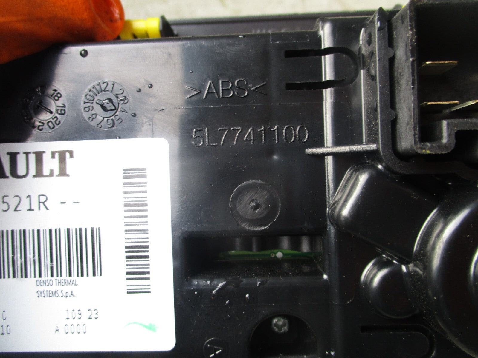 2023 RENAULT MASTER AC HEATER CONTROL WITH TRIM 275106521R
