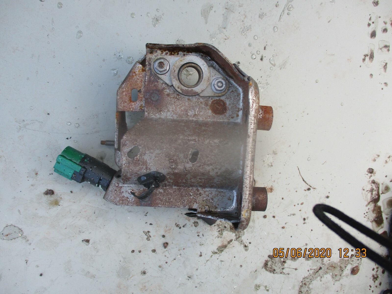 PEUGEOT 207 308 BRAKE LIGHT SWITCH 9670430580 WITH MOUNTING BRACKET PLATE
