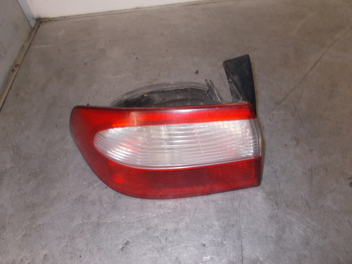 RENAULT LAGUNA 2005 MK2 NSR PASSENGER SIDE REAR TAIL LIGHT 23450102