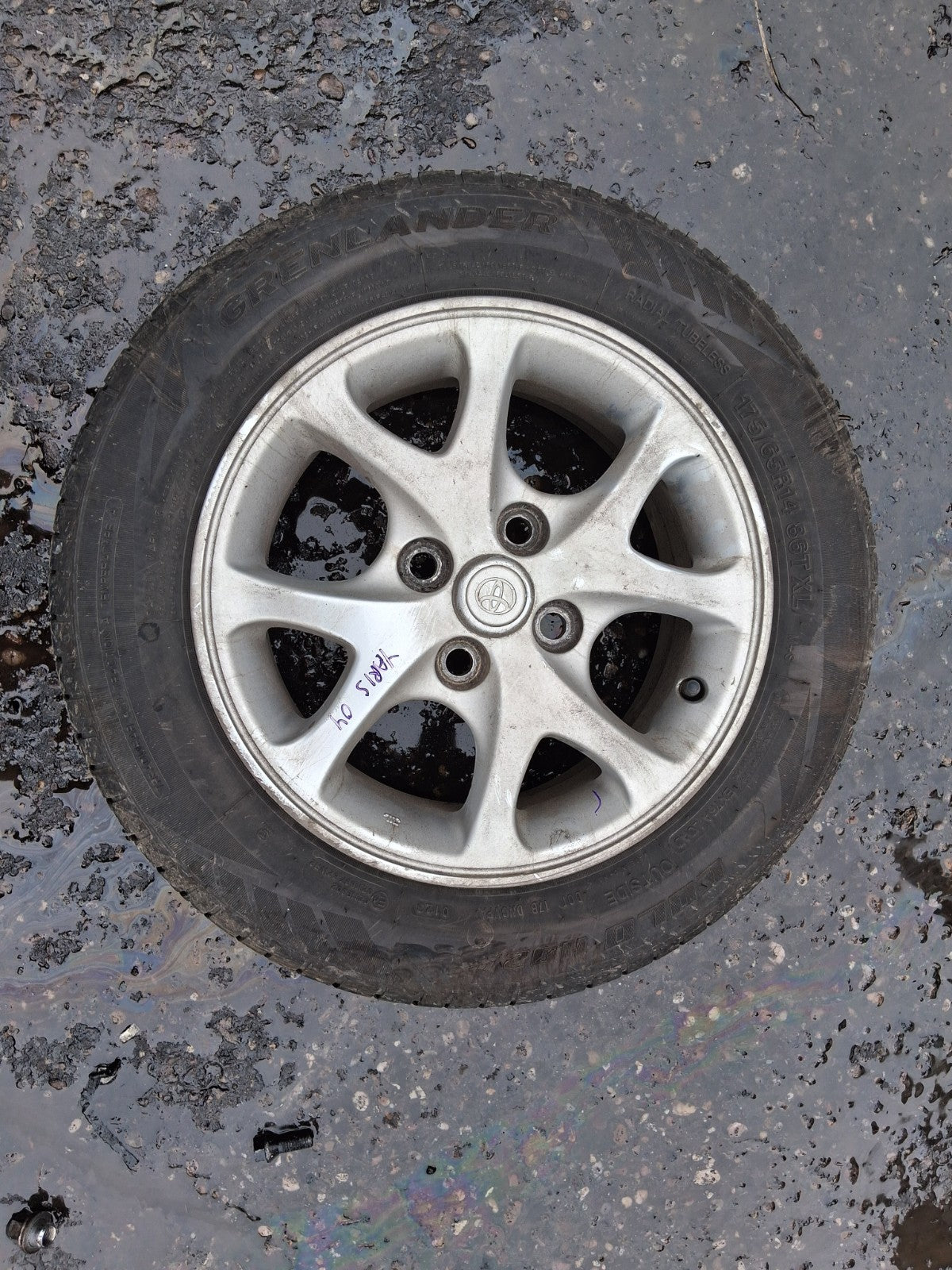 2004 TOYOTA YARIS MK1 14 INCH ALLOY WHEEL WITH TYRE 175/65R14
