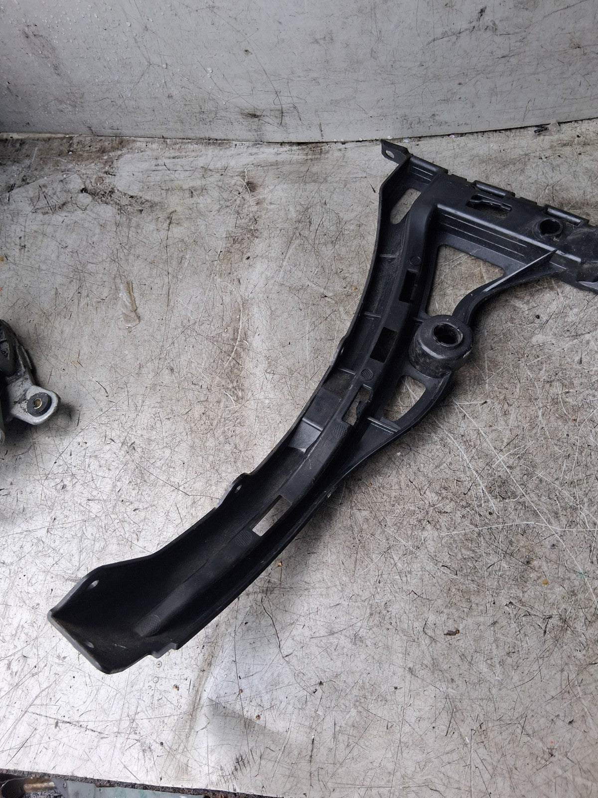 2021 MERCEDES BENZ A CLASS REAR SIDE BUMPER BRACKET HOLDER A1778851000