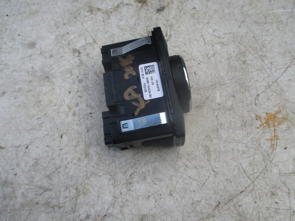 FORD KA + 2018 1.2 PETROL HEADLIGHT HEADLAMP SWITCHES E4B513A024BC