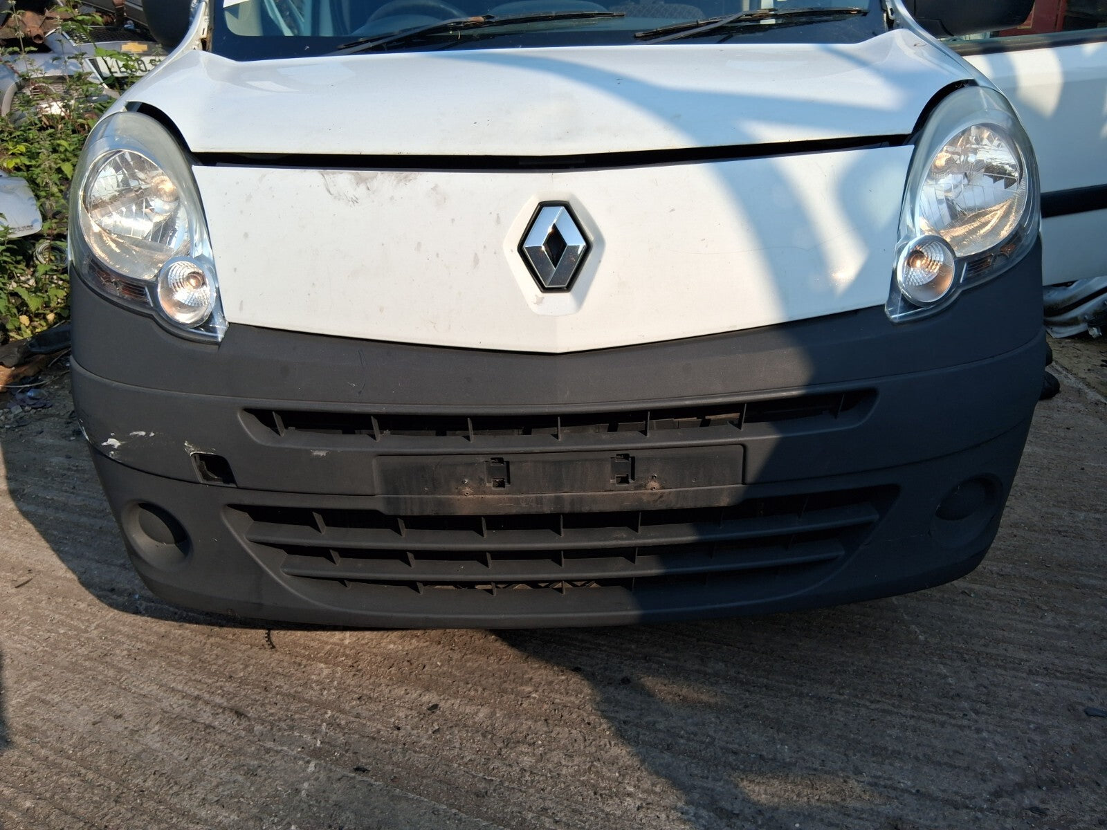 RENAULT KANGOO MK2 2010 FRONT BUMPER GRILL GREY PLASTIC