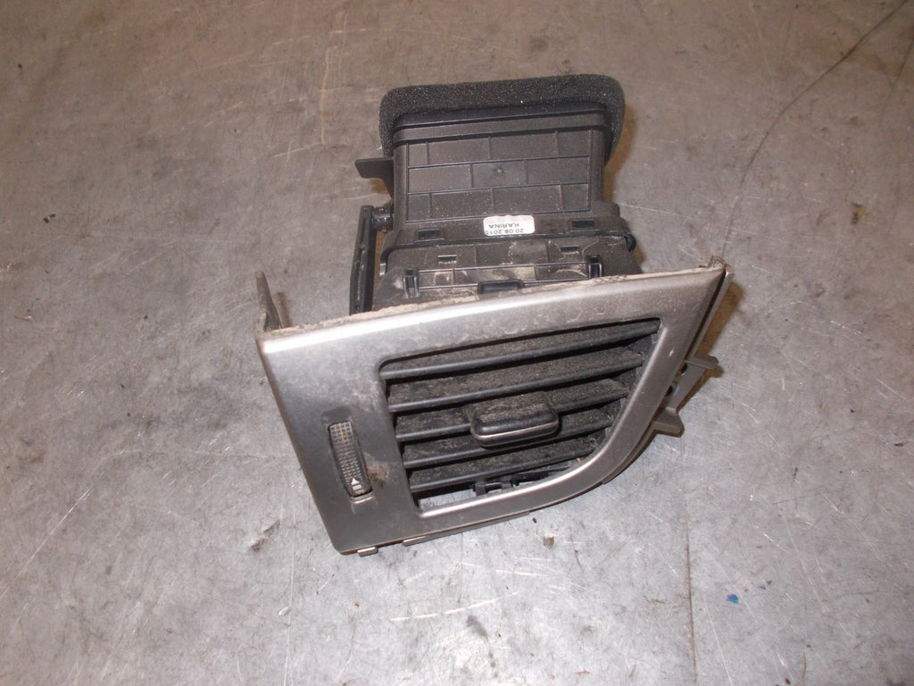 HYUNDAI i30 GD 2015 MK2 NS PASSENGER SIDE AIR VENT & SILVER TRIM 97480A6000