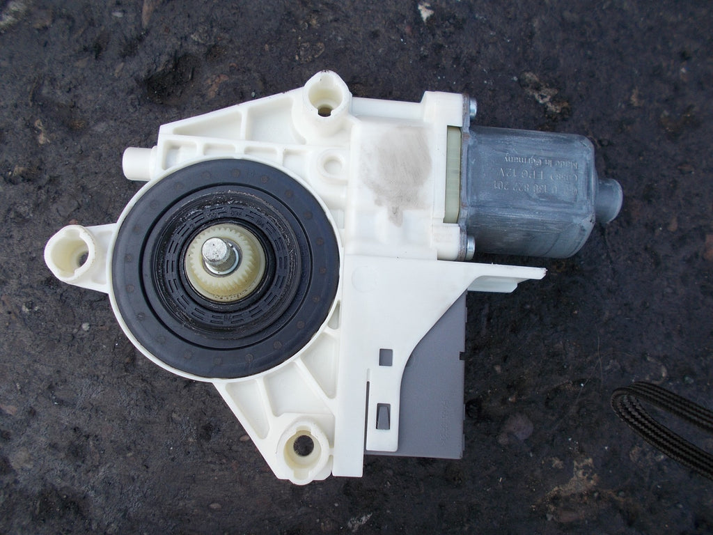 2007 PEUGEOT 407 SW ESTATE NSR PASSENGER SIDE REAR WINDOW MOTOR 9646595680