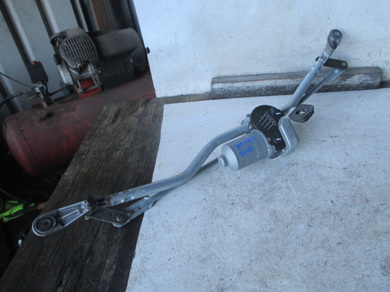BMW MINI CLUBMAN F54 2016 FRONT WINDSCREEN WIPER MOTOR LINKAGES 7354290