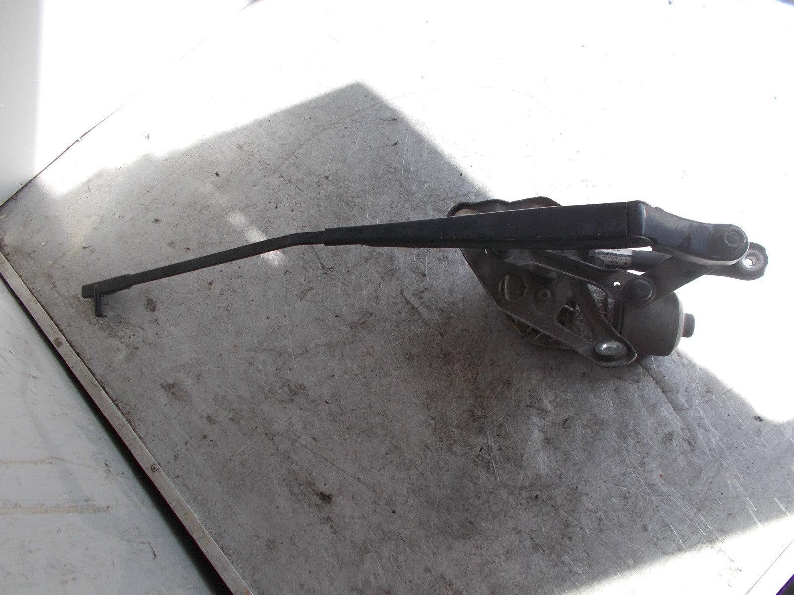 PEUGEOT 407 OS/ DRIVER SIDE FRONT WIPER MOTOR & LINKAGE 9656859880