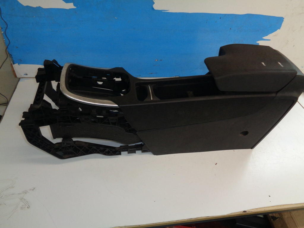 JAGUAR XF 3.0 D 2010 CENTRE CONSOLE WITH ARMREST