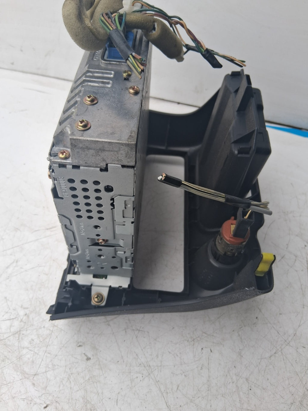 YARIS 2004 D PLAYER STEREO HEAD UNIT & SURROUND TRIM 861200D140