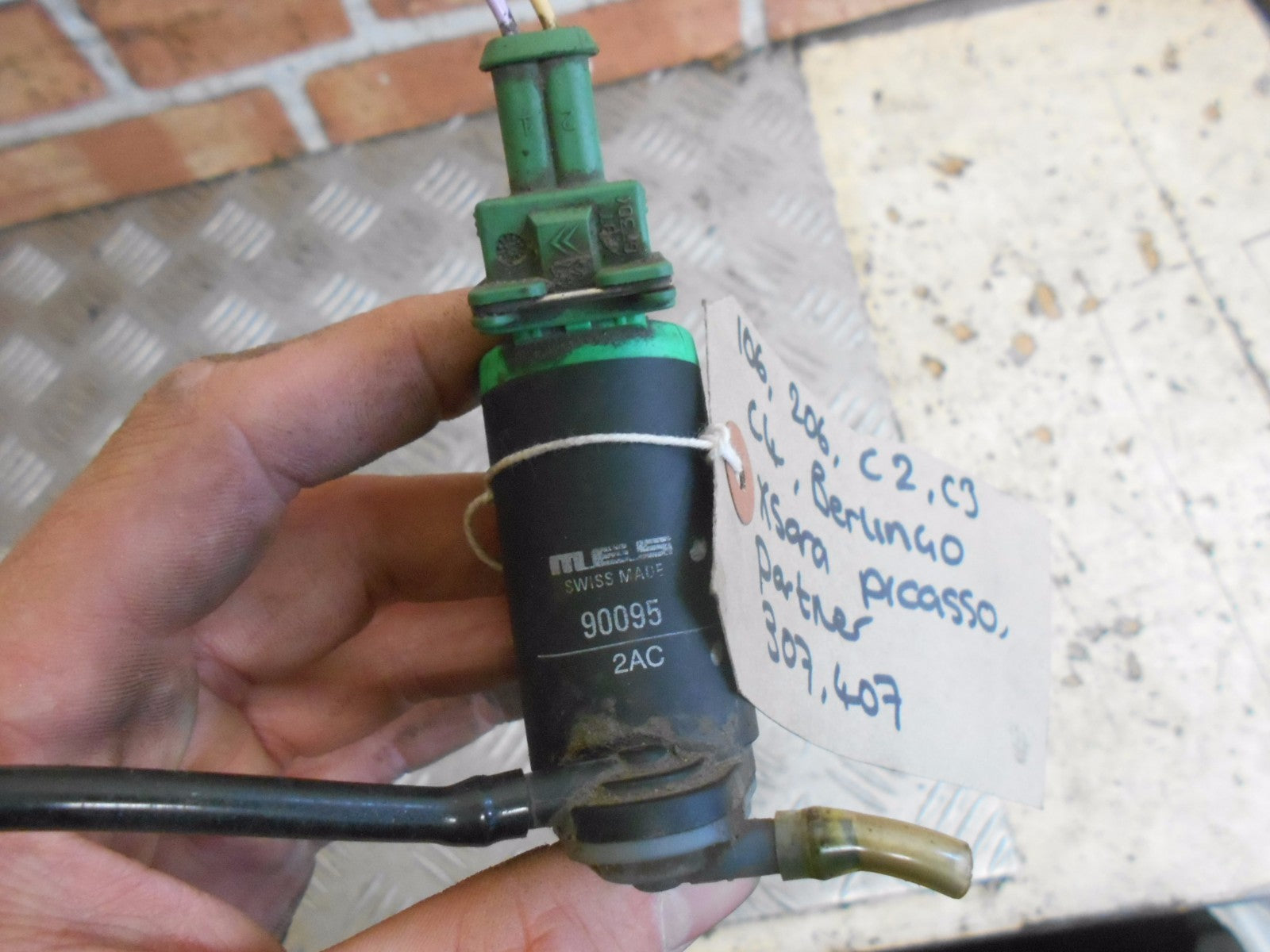 CITROEN XSARA PICASSO 2000 TWIN PIPE WASHER JET PUMP MOTOR 90095 2AC