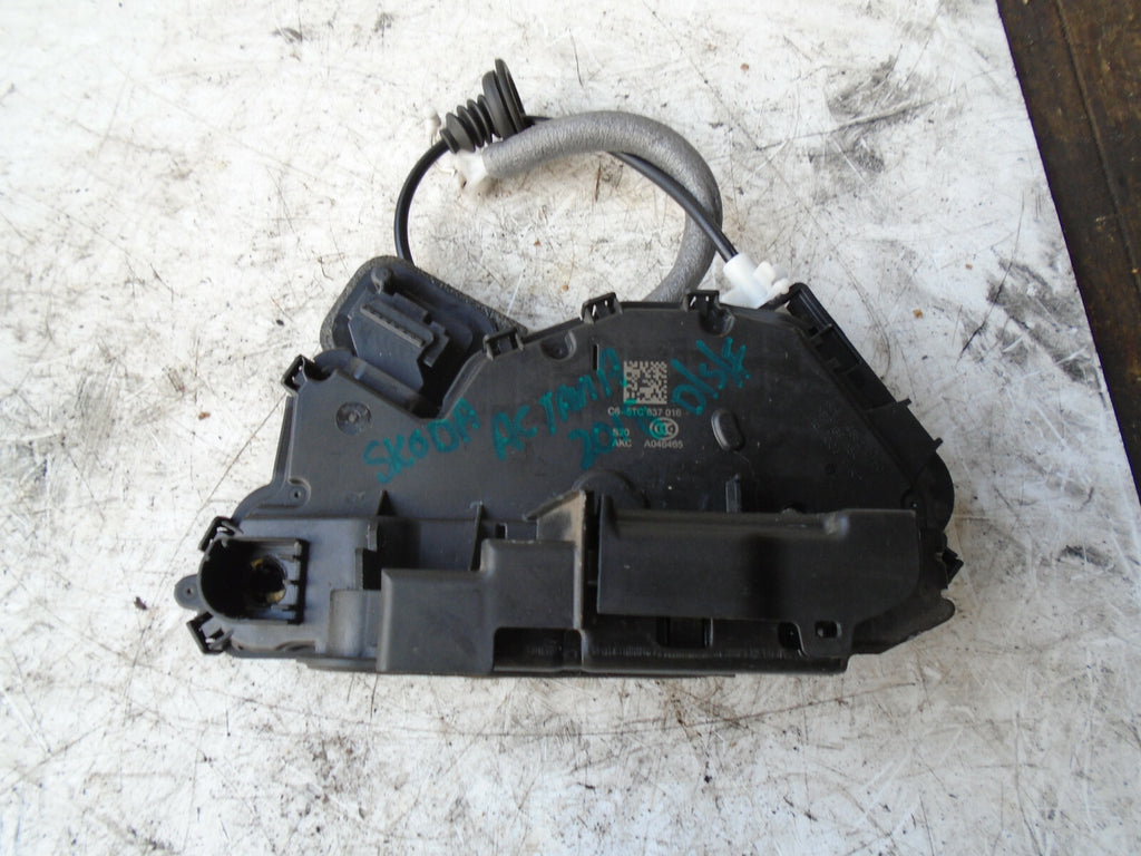 SKODA OCTAVIA MK3 2018 OSF DRIVER SIDE FRONT DOOR LOCK MECHNAISM 5TC837016