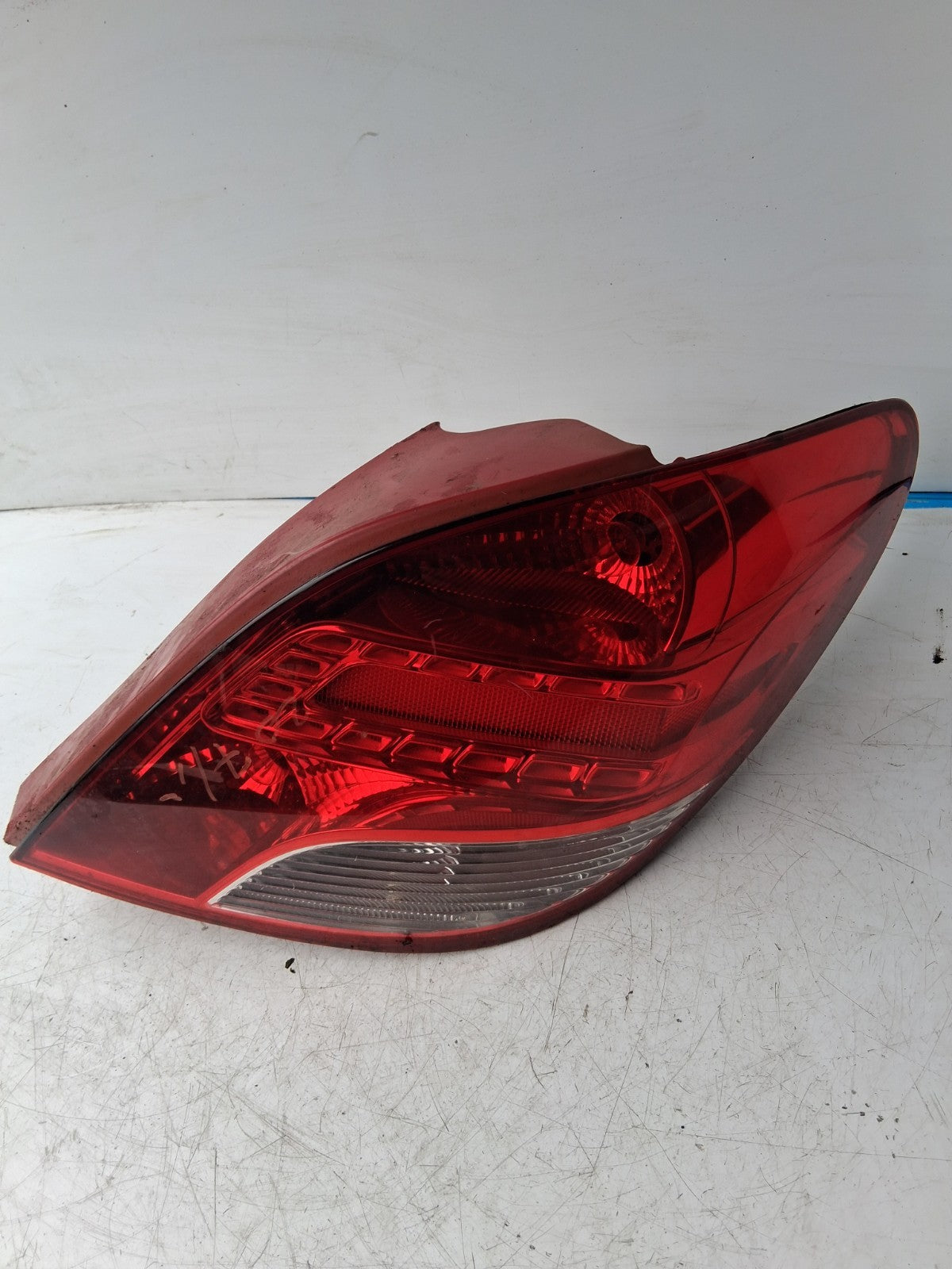 2012 PEUGEOT 207 OSR OFF RIGHT DRIVER SIDE REAR TAIL LIGHT 9686565980