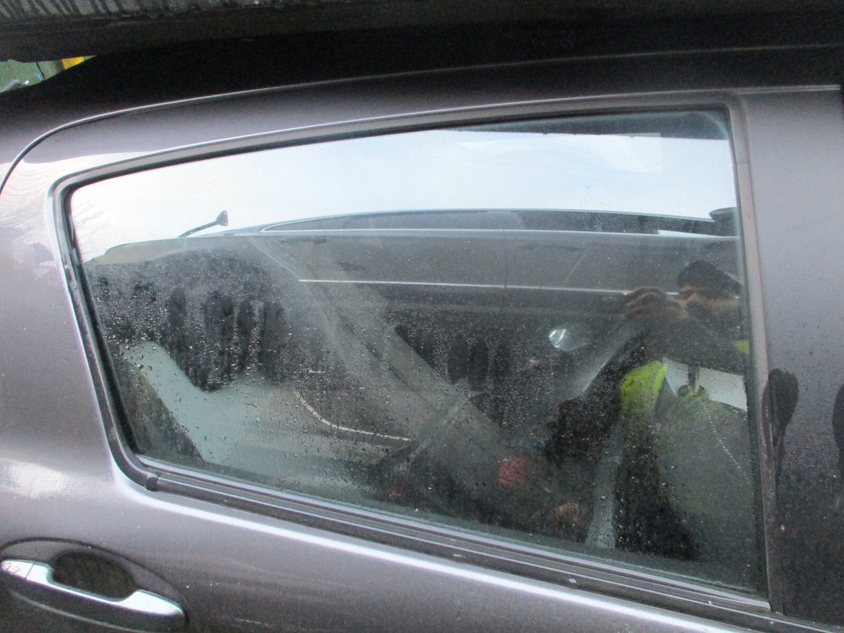 TOYOTA YARIS MK3 2018 OSR DRIVER SIDE REAR DOOR WINDOW GLASS