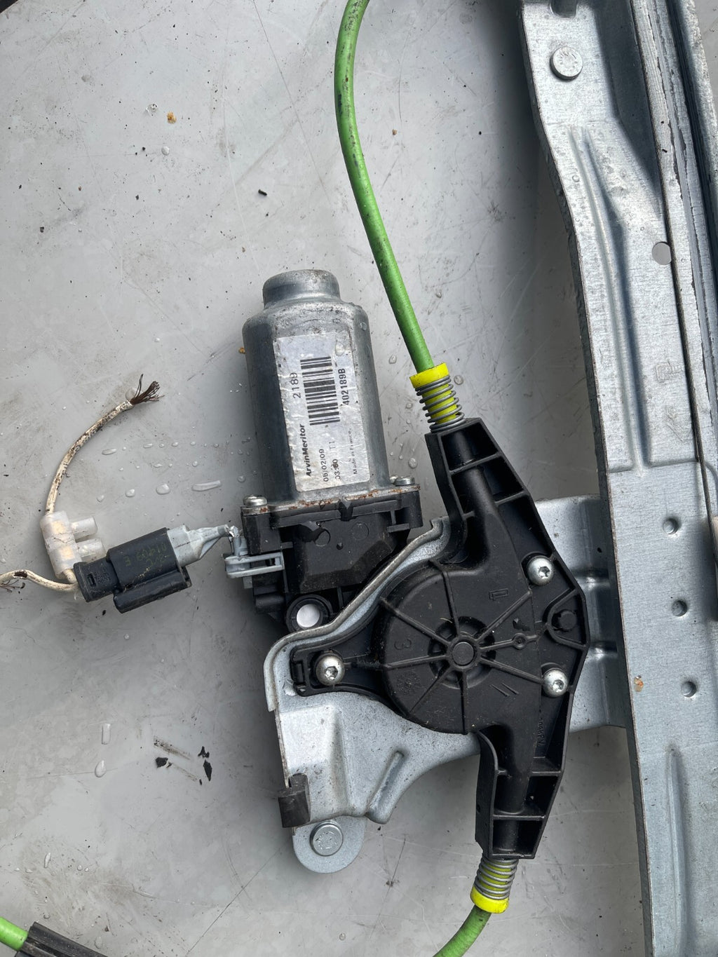2011 CITROEN C3 NSF PASSENGERS SIDE FRONT WINDOW REGULATOR MOTOR 402189B