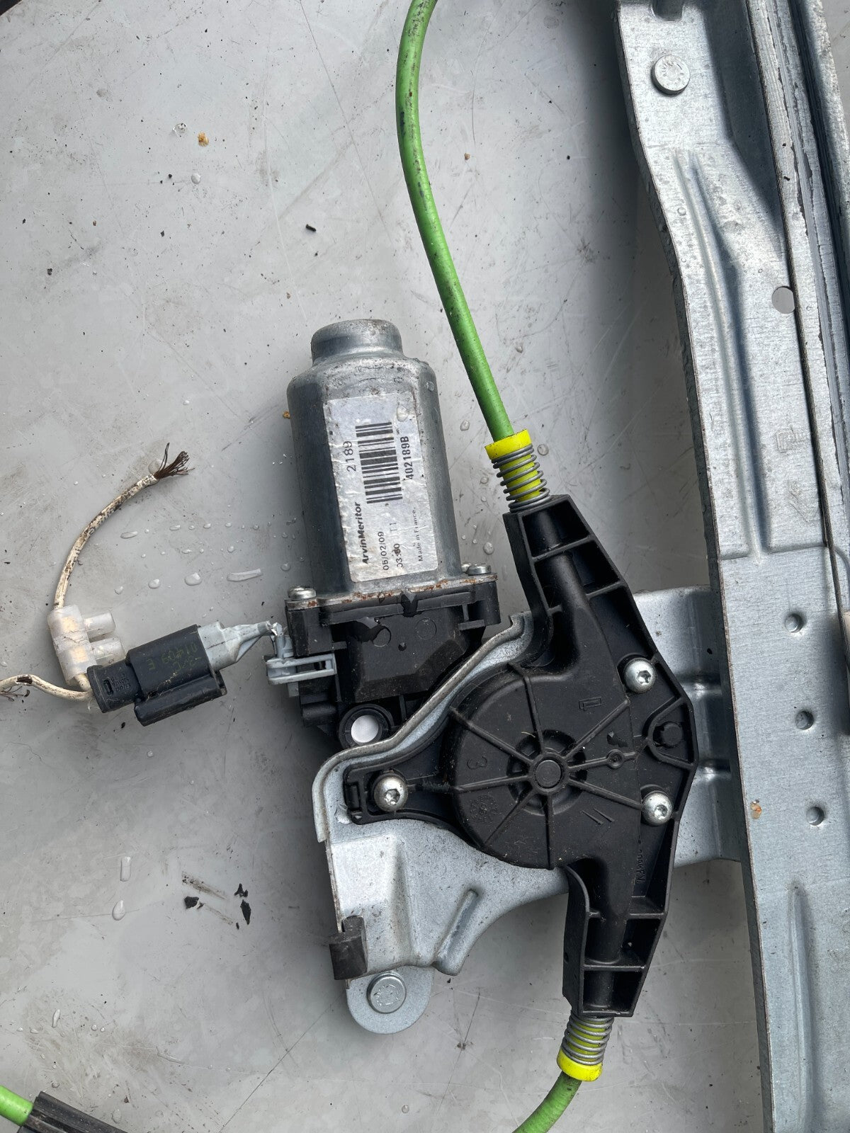 2011 CITROEN C3 NSF PASSENGERS SIDE FRONT WINDOW REGULATOR MOTOR 402189B