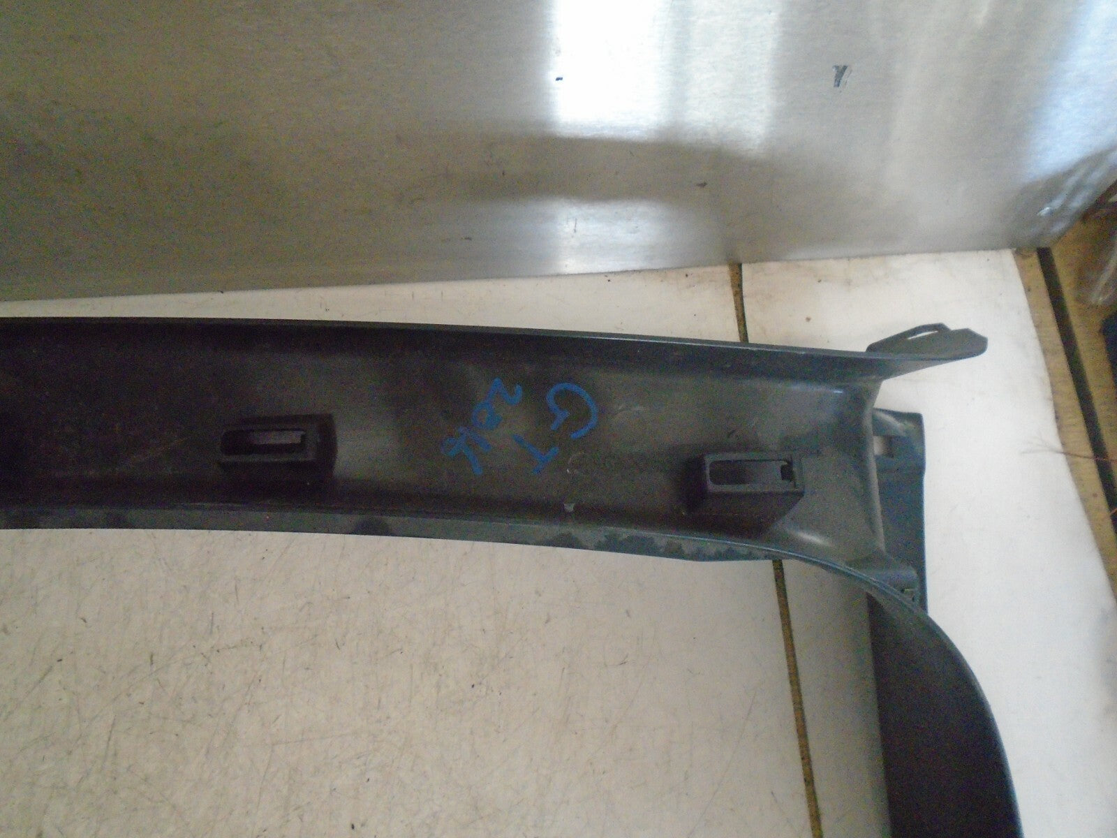 BMW GT 2016 REAR BOOT TAILGATE HATCH PLASTIC TRIM SURROUND 51497320721 201585-10