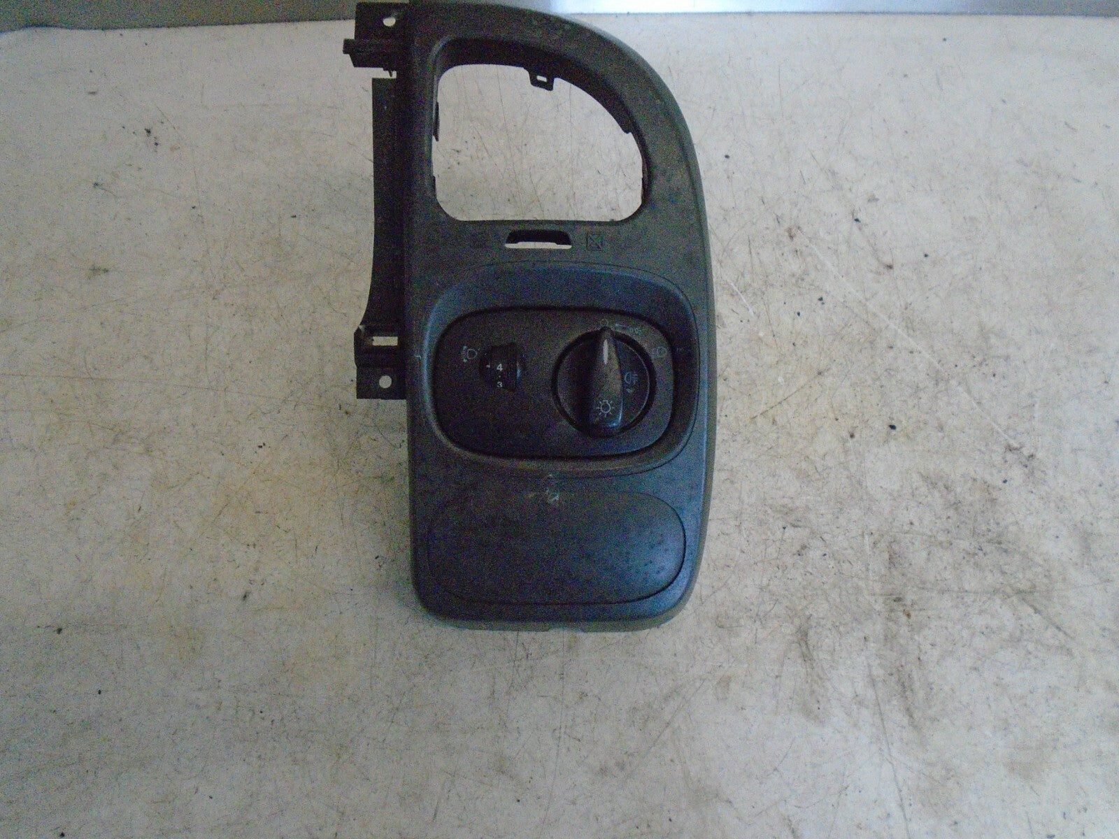 FORD TRANSIT 2003 HEAD LIGHT CONTROL AND AIR VENT SURROUND TRIM YC15V044B79