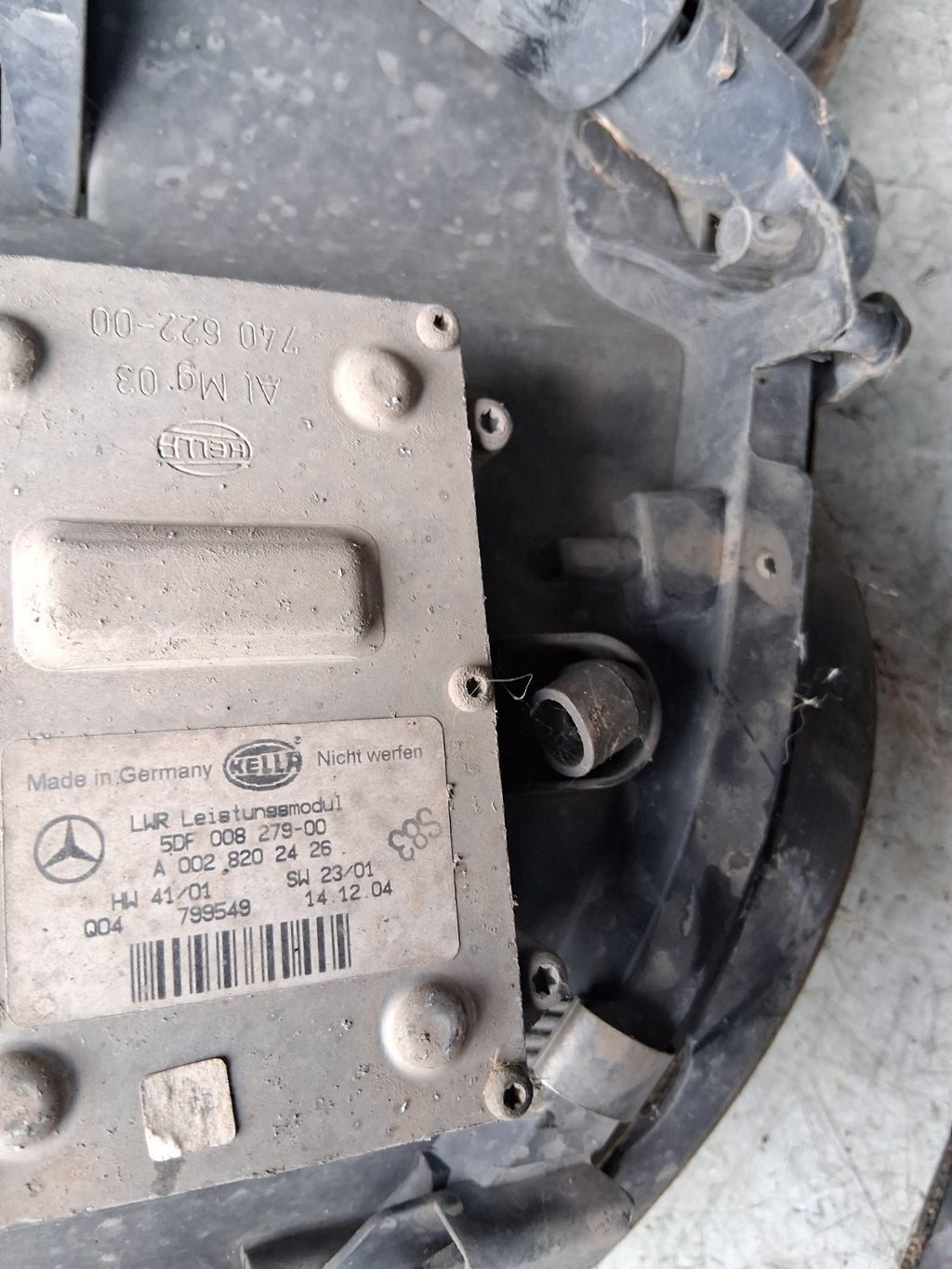 2005 MERCEDES BENZ E CLASS NS PASSENGER SIDE FRONT HEADLIGHT 161563