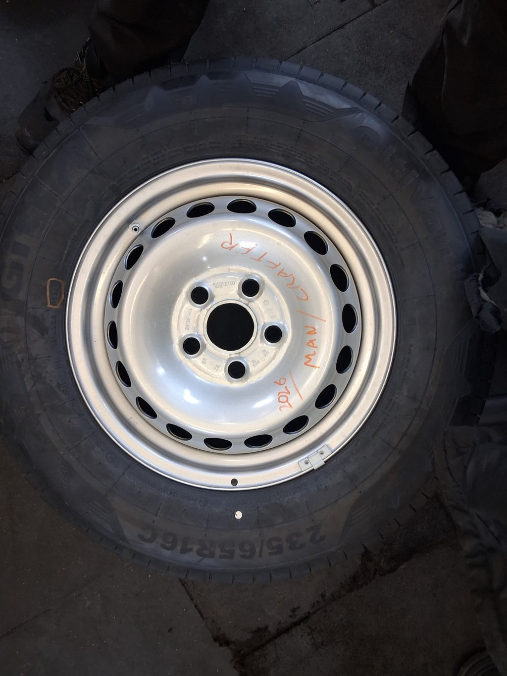 VW VOLKSWAGEN CRAFTER MK2 MAN 16 INCH STEEL WHEEL & TYRE 235/65R16C 2N0601027