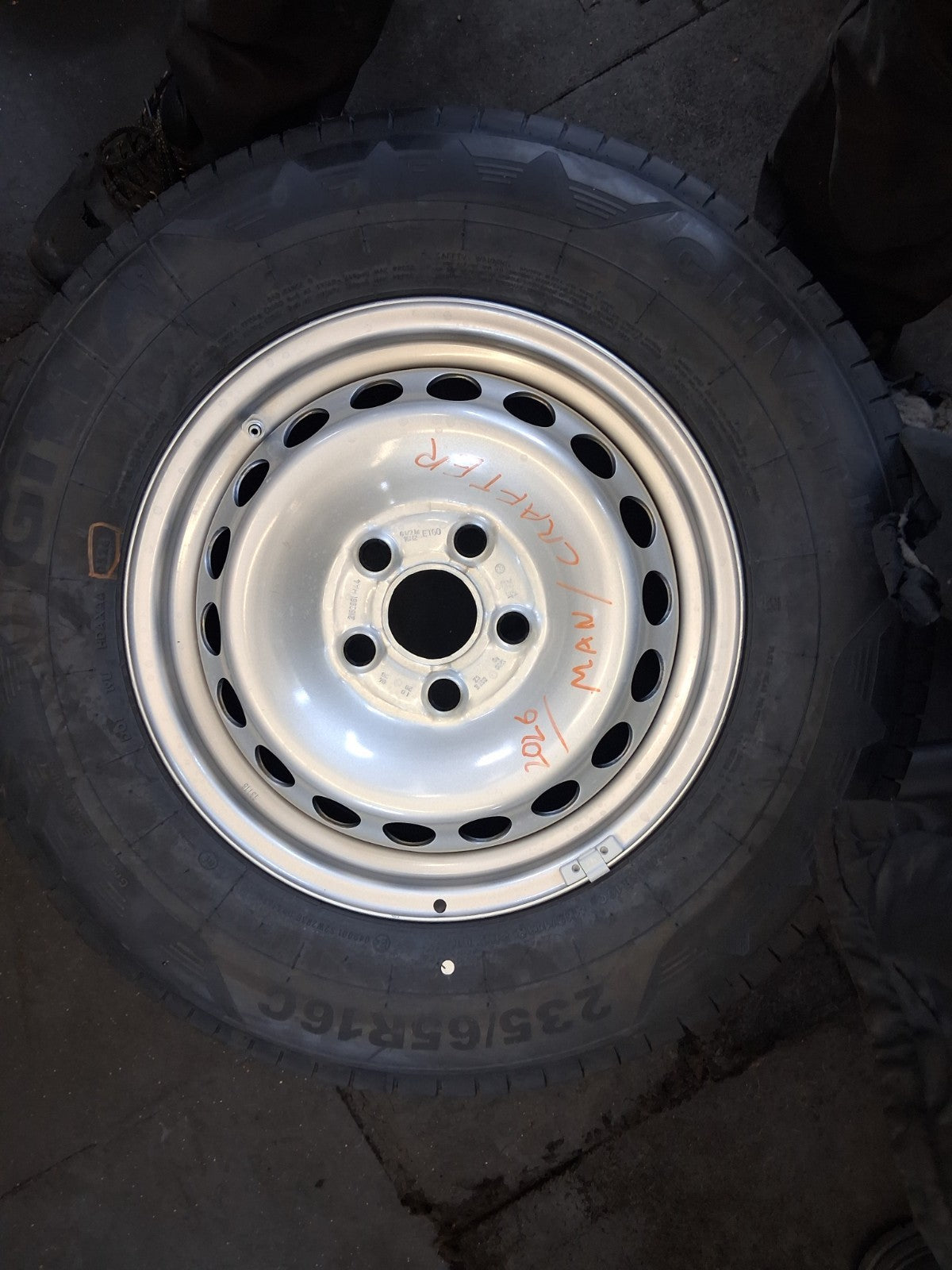 VW VOLKSWAGEN CRAFTER MK2 MAN 16 INCH STEEL WHEEL & TYRE 235/65R16C 2N0601027