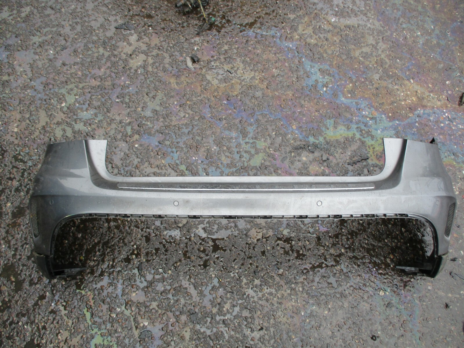 MERCEDES GLA 2014 REAR UPPER MAIN PLASTIC BUMPER & TRIM IN GREY SILVER SCRATCHED