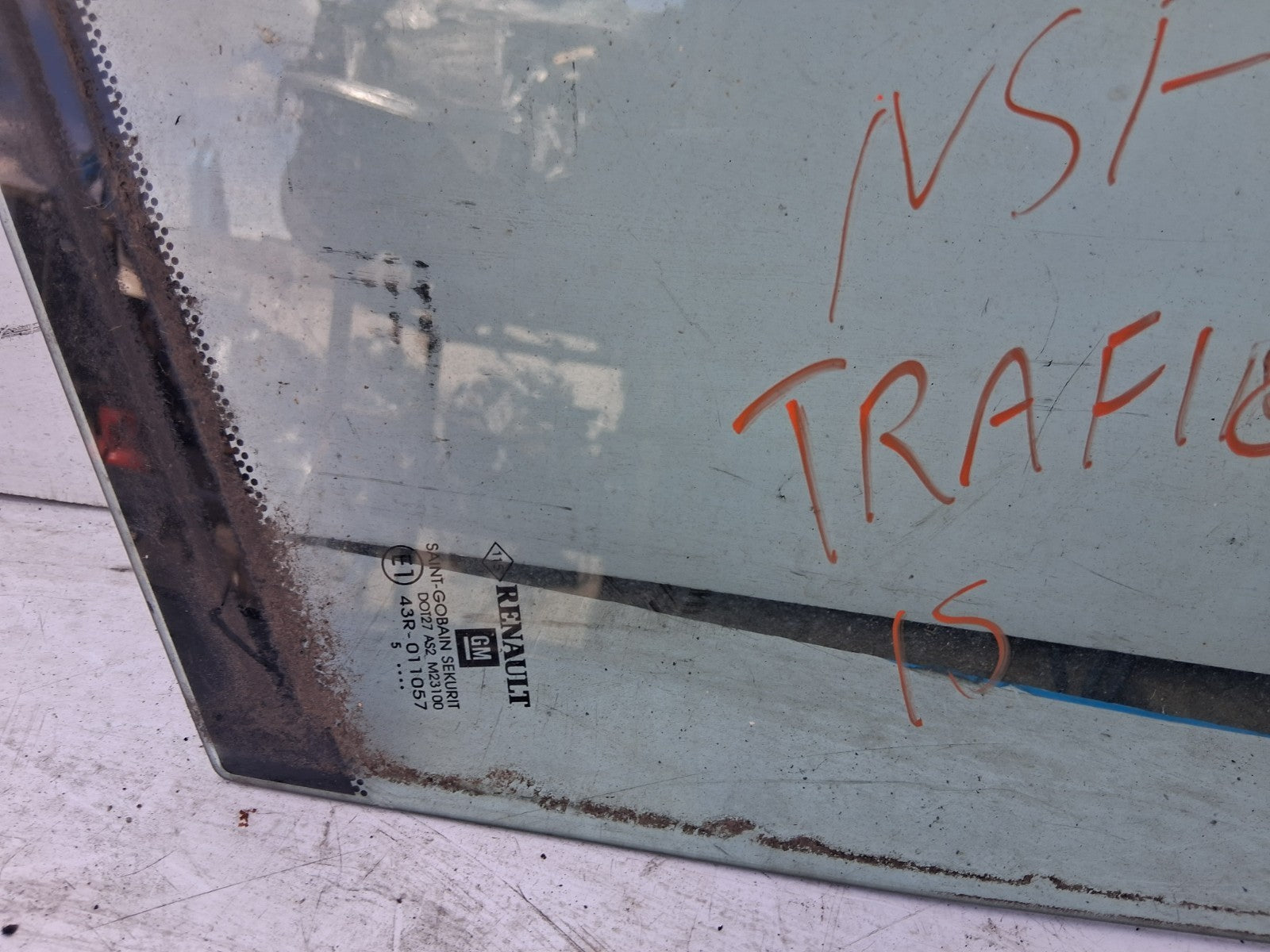 2015 RENAULT TRAFIC B X82 MK2 NSF PASSENGER SIDE FRONT LEFT QUARTER WINDOW GLASS