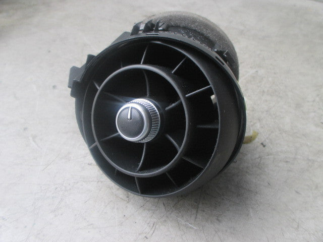2018 AUDI A1  8X DRIVER SUDE AIR VENT 8X2820951