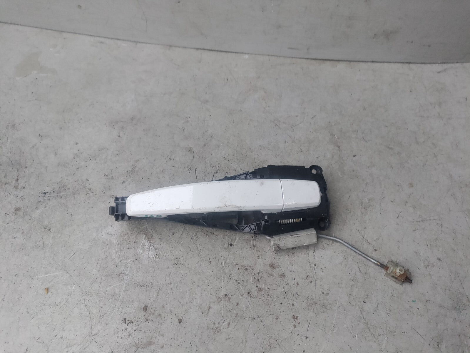 2010 VAUXHALL ASTRA J MK6 OSF DRIVER SIDE DOOR HANDLE WHITE