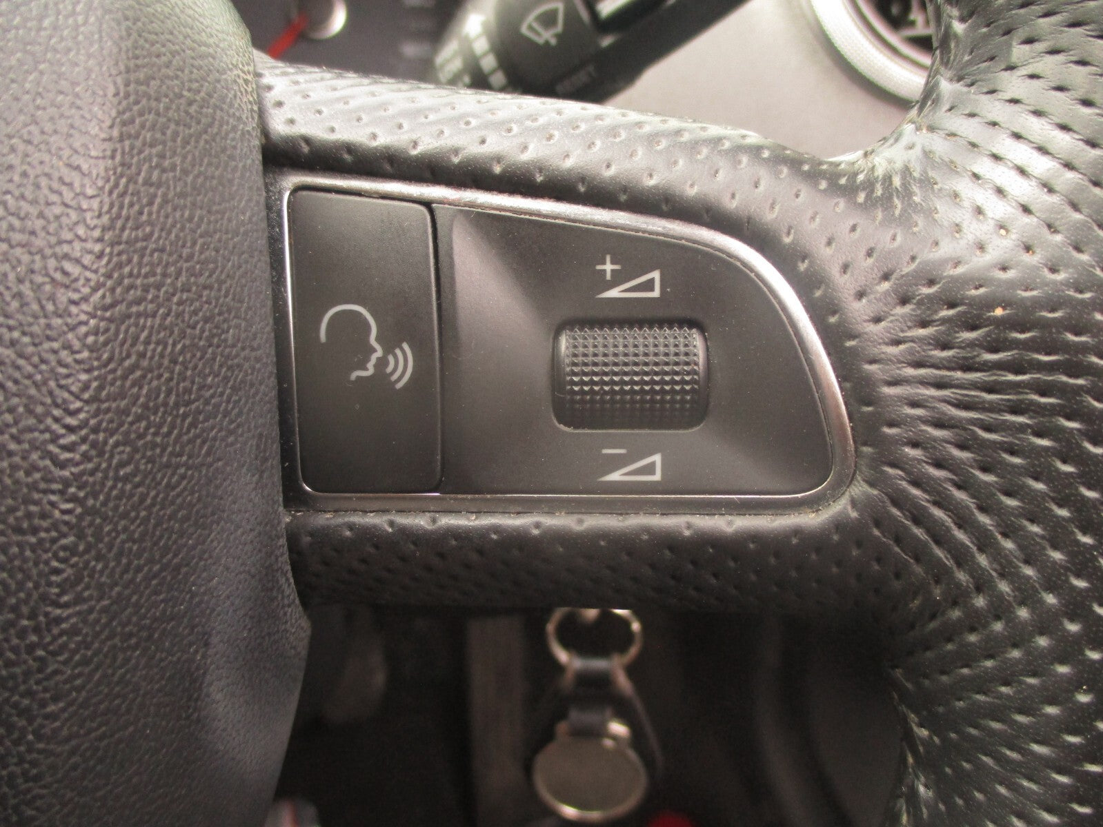 2012 AUDI A3 8P 5 DOOR FACELIFT FRONT 3 SPOKE MULTIFUNCTION STEERING WHEEL