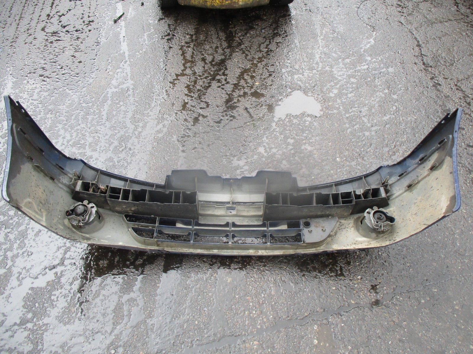 2003 RENAULT MEGANE SCENIC FIDJI DCI FRONT BUMPER COMPLETE WITH FOG LIGHTS
