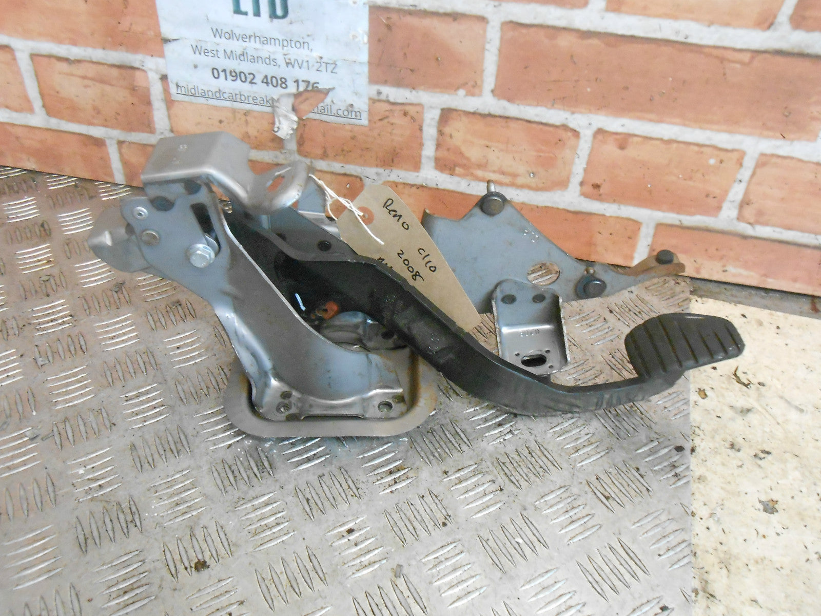 RENAULT CLIO MK3 2008 BRAKE PEDAL & MOUNTING FRAME ASSEMBLY BARE
