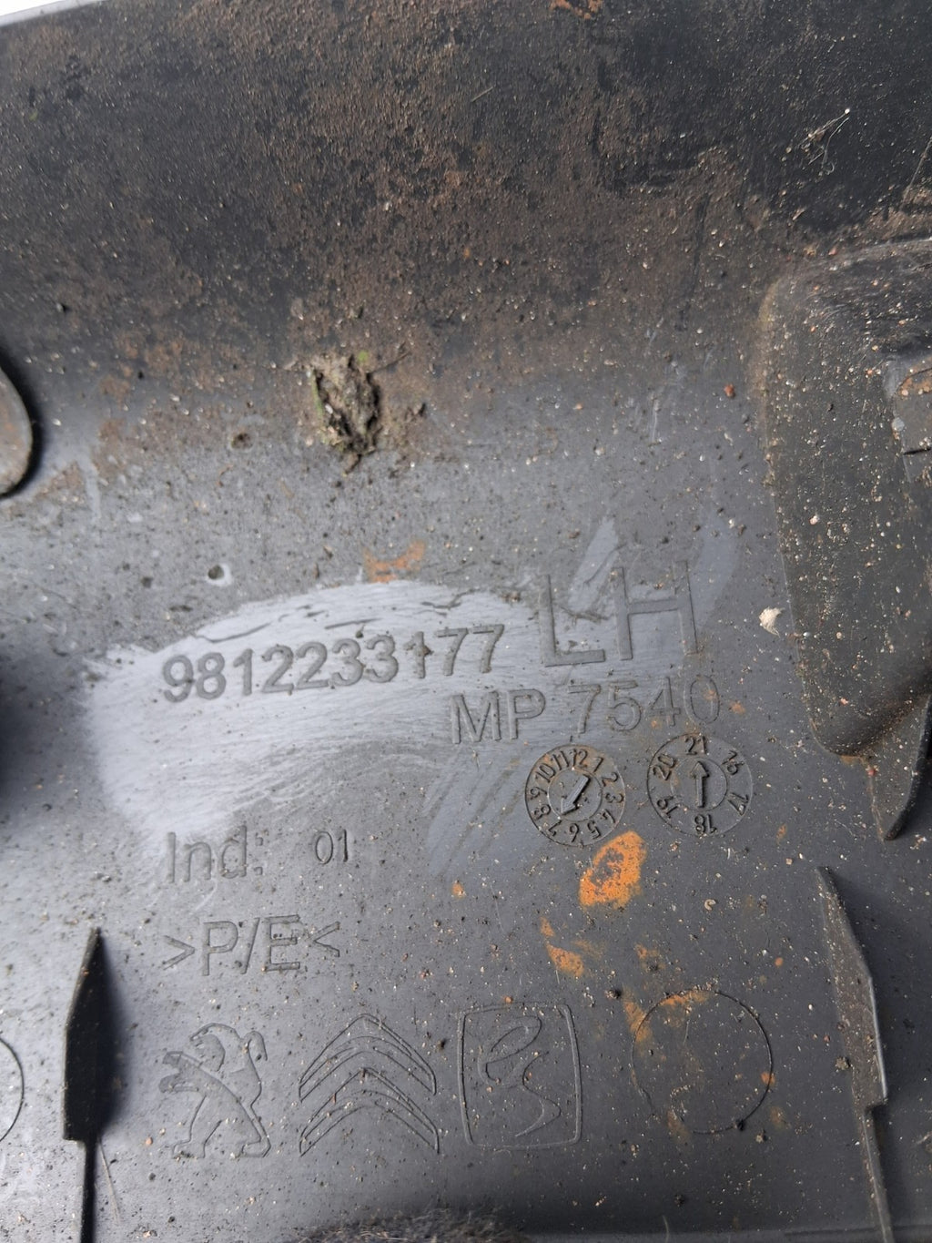 CITROEN C3 SHINE 2021 INNER LEFT DOOR SILL TRIM 9812233177