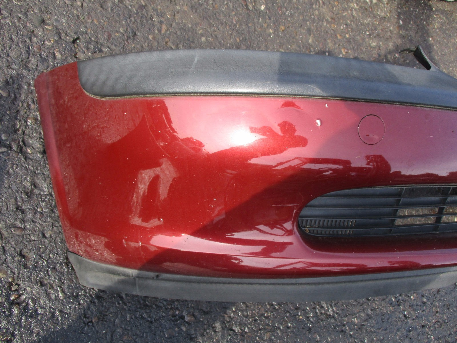 VAUXHALL VECTRA B ESTATE 1997 COMPLETE FRONT BUMPER WITH GRILLS BURGUNDY