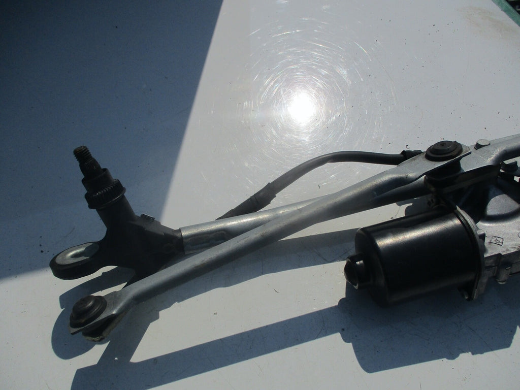 BMW 1 SERIES E87 1.6 2006 FRONT WIPER MOTOR AND MECHANISM 7 193 037 01